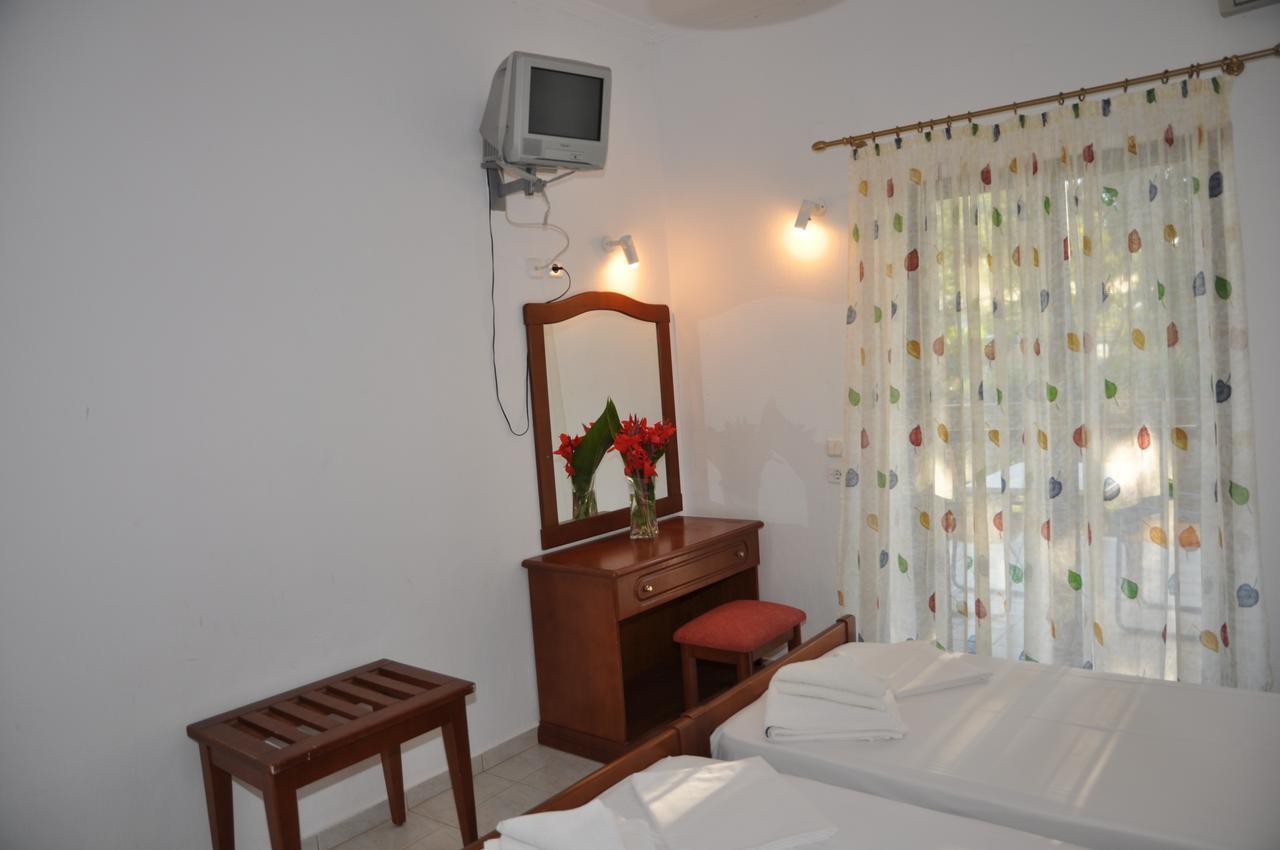 Hotel Dougas Arkoudi Extérieur photo